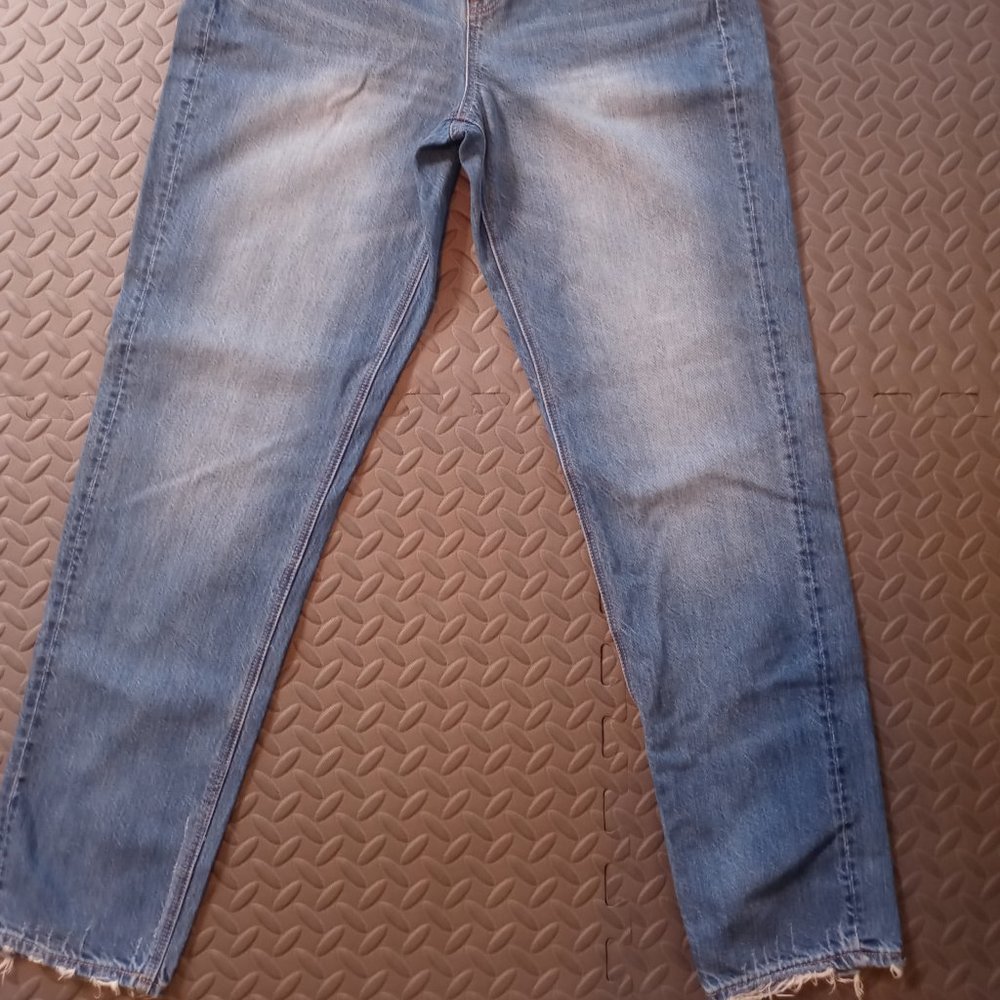 American Eagle  Mom Jeans